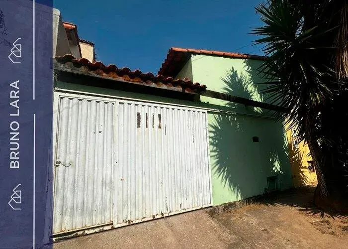 Casa à venda no bairro Três Poderes - Igarapé/MG.
