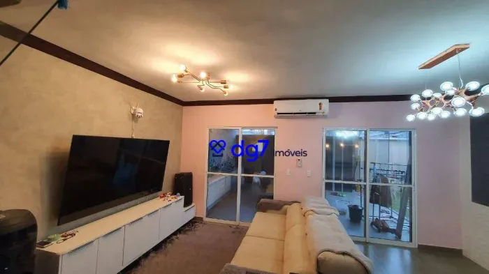 Casa em condomínio na Granja Viana com 3 dormitórios e 2 vagas!