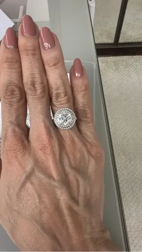 Anel solitário em diamante de laboratório 3ct e vários diamantes menores