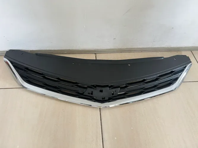 Grade Dianteira Cruze Com Moldura Cromada