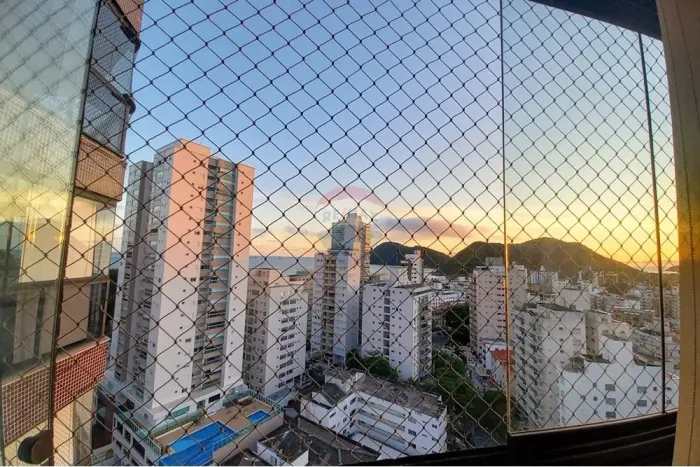 Apartamento a venda na Praia das Astúrias no Guarujá, SP