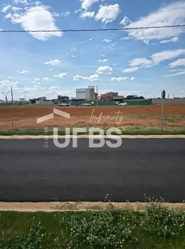 Terreno em condomínio com 426,13m² à venda no Reserva Novo Mundo