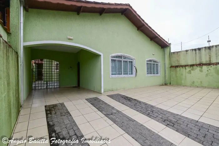 Casa com 2 dormitórios para alugar, 130 m² por R$ 2.225,00/mês - Balneário Três Marias - P