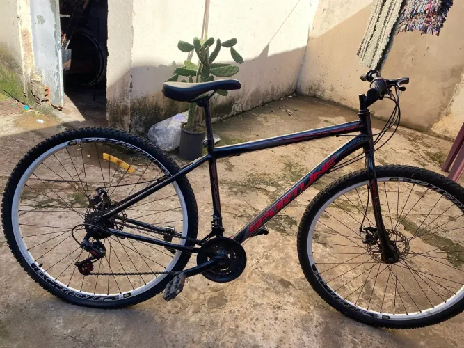 Vendo bick aro 29 semi nova sem nenhum defeito só detalhe na  pintura 