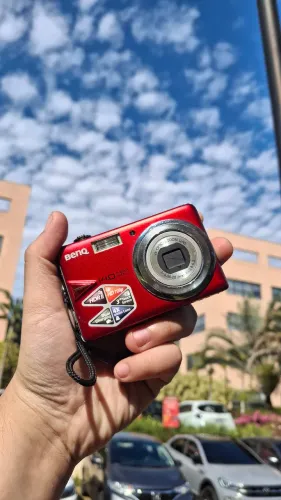 Câmera Cybershot BenQ Vermelha Touchscreen 14.0 megapixels