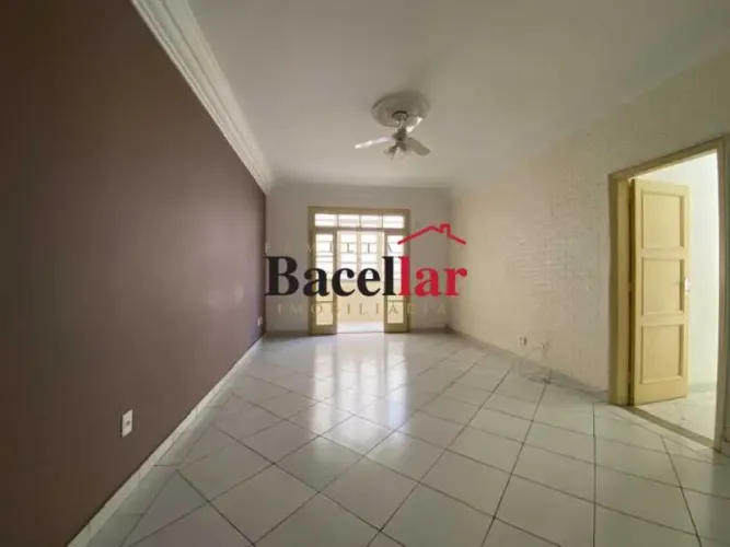 Aluga Apartamento sala 3 quartos e dependências de emprega no Flamengo