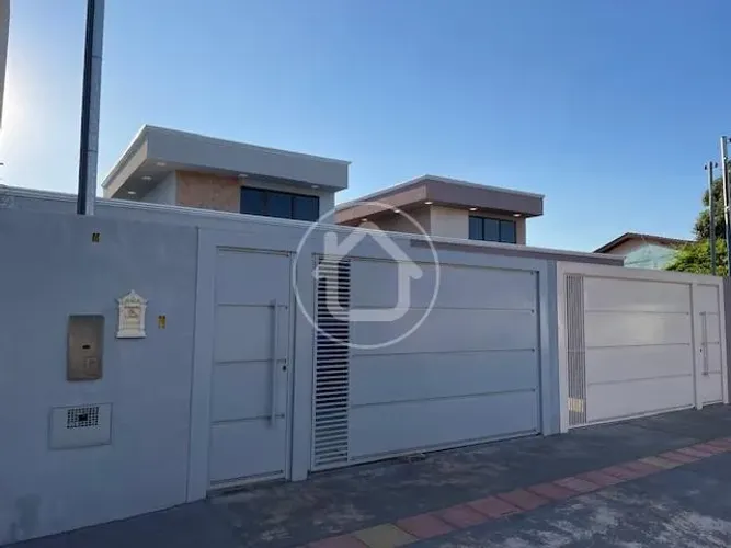 CASA COM DUAS SUÍTES MAIS UM QUARTO