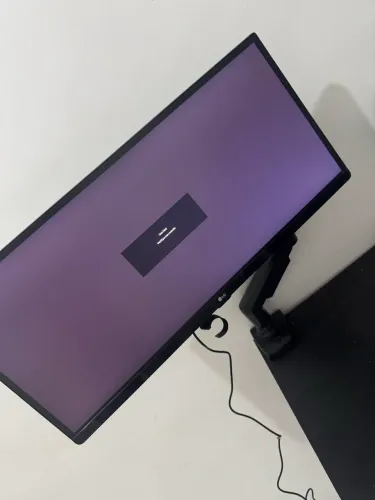 Monitor Ultra Wide, já vem com Suporte articulado