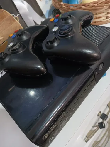 Xbox 360 slim com 104 jogos RGH