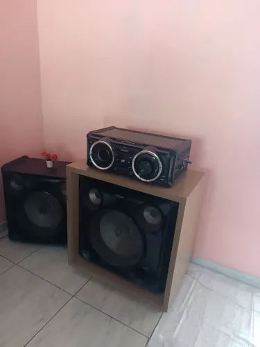 som muito bom estou vendendo porque eu comprei outro só aí eu estou vendendo mas o som é