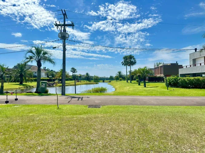Oportunidade única vista Lago - Terreno de 640 m2 em Condomínio no Villagio Atlantida com