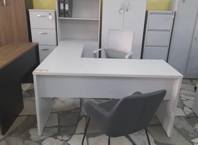 Mesa escritório em L