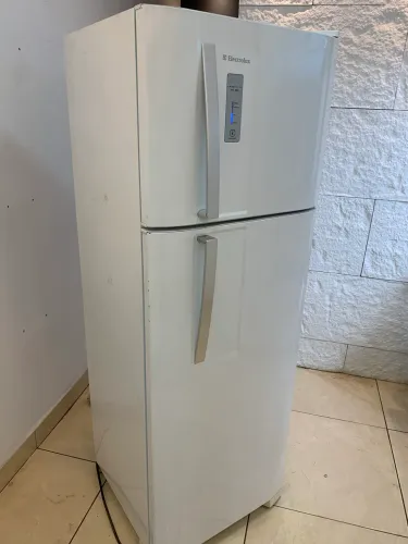 GELADEIRA ELETROLUX DF42 220V FROST FREE 