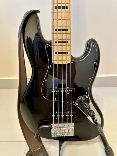 VENDO Squier Affinity Jazz Bass 5 Cordas Ativo
