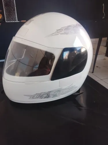 Capacete novo