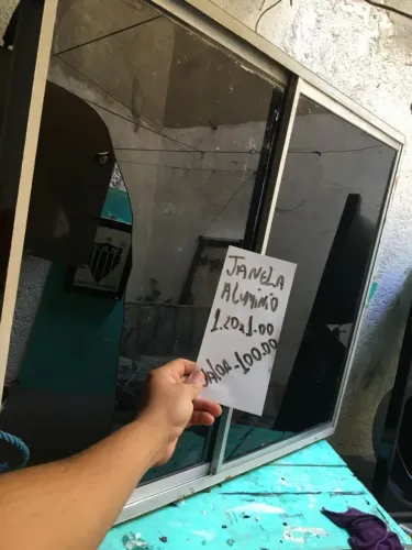Janela alumínio 1.20x1.00 um vidro quebrado! não aceito proposta