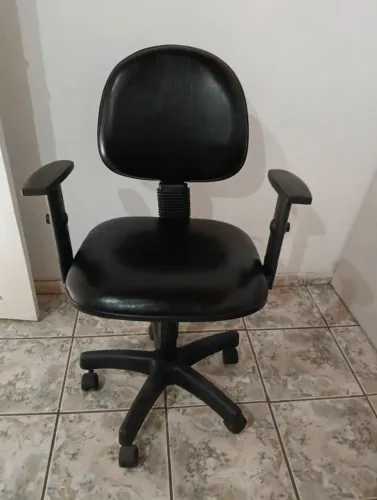 Cadeira de escritório preta