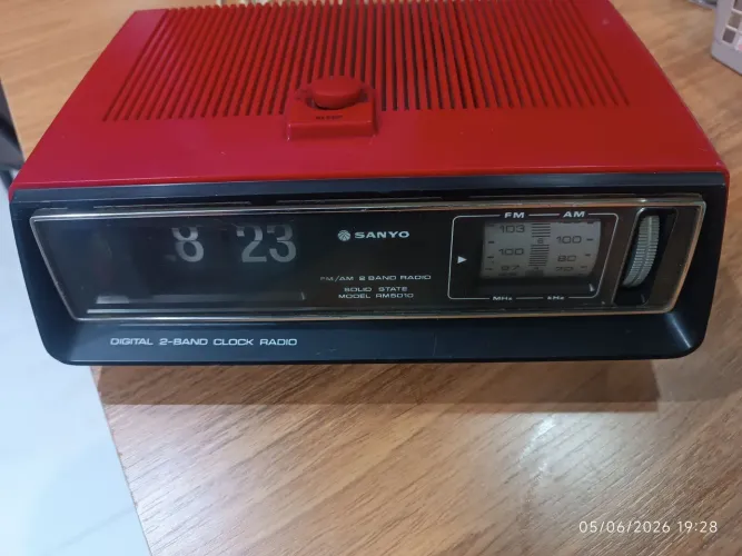 Rádio vintage antigo funcionando