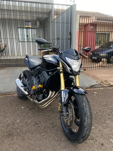 Hornet bem conservada apenas 32 mil km toda revisada