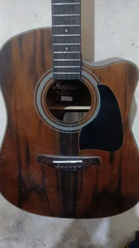 Violão com defeito com rachado no braço e com a pestana colada com cola madeira