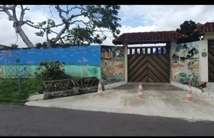 CASA GRANDE NO LARANJEIRAS - VENDO OU ALUGO