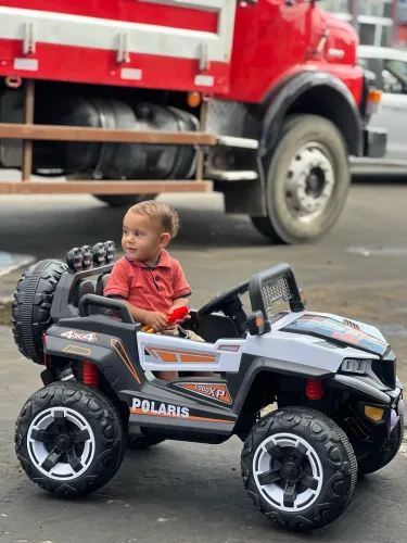 Carro elétrico infantil 