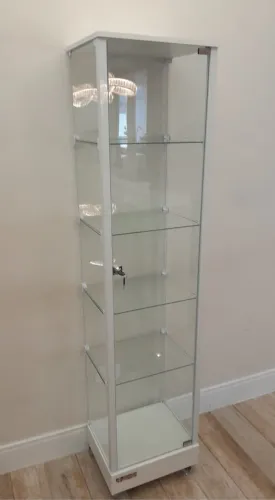 Vitrine c/ rodas c/ porta e tranca - Parcelamos em até 12x sem juros no cartão