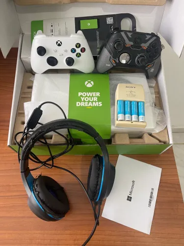 Xbox Séries S / Com 2 Controle e Fone