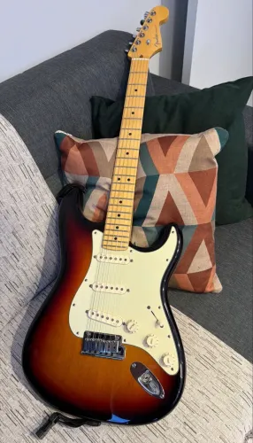 Guitarra Fender American Deluxe