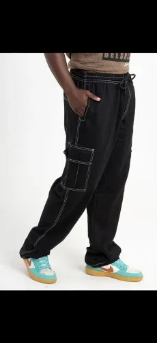 Calça jeans cargo preto com branco 42 unissex