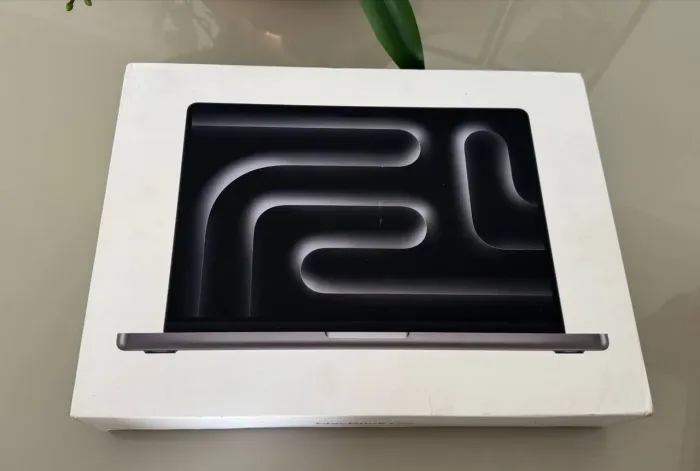 Macbook Pro 14-INCH, M3, 8RAM, 1TB SSD