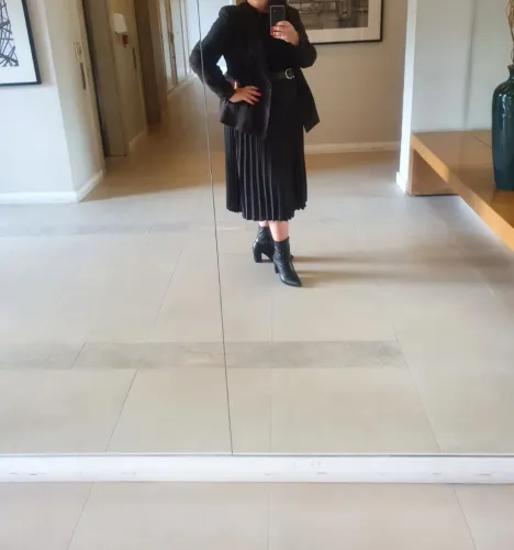 Saia plissada Elegante Número 52 /Marca Ashua.