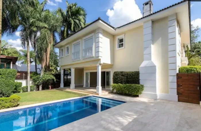 CASA DE CONDOMÍNIO - CLASSE E ELEGANCIA