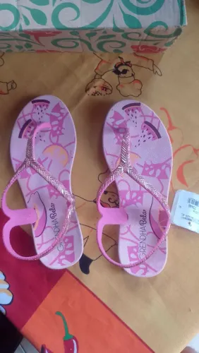 A venda sandalinha de criança N°29/30 novinha nunca usada