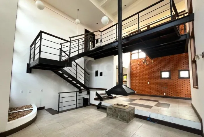 Casa de240m² com 3 Suítes no Morro das Pedras