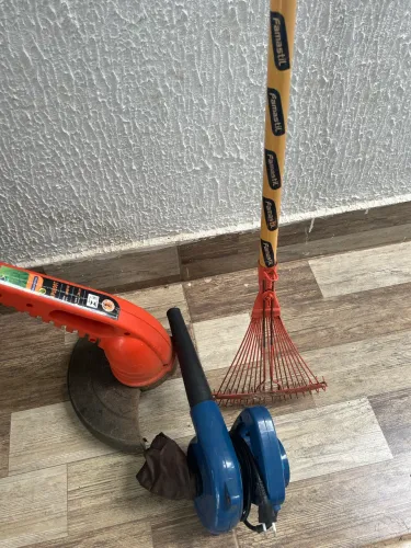 Kit Jardinagem Tramontina AP1000T + Soprador Elétrico + Rastelo