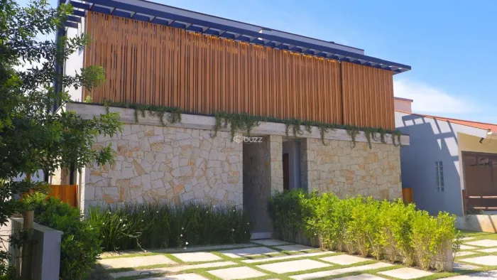 Casa com 3 suites, piscina com churrasqueira, perto do Centro e praias
