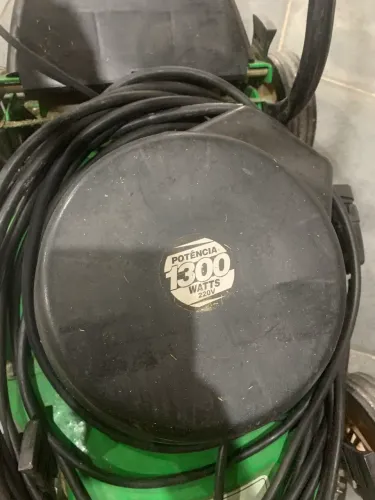 Máquina de cortar grama