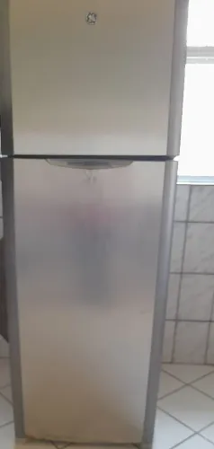 PARA RETIRADA DE PEÇAS ESTA COM FREEZER PERFURADO!!