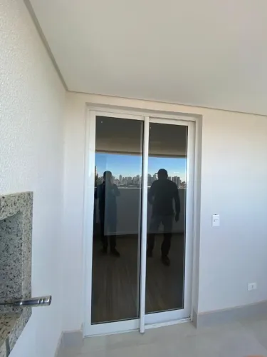 PORTA DE SACADA 1,17 x 2,2 Altura - Blindex 2 Folhas - Roto Fermax