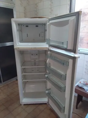 Geladeira usada R$ 400,00