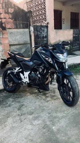 Vende-se CB300f único dono