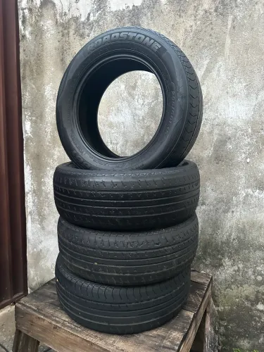 Pneus 205/60 R15 Roadstone Meia Vida 