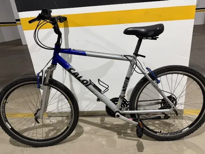 Bicicleta Caloi quadro de alumínio Aro 26, cambio shimano