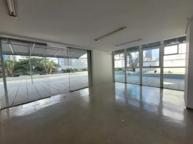 Sala/Andar em Belo Horizonte (Centro-Sul, São Pedro) 301,21 m² interna + 450,00 m² extern