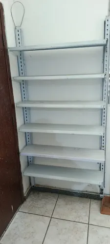 3 Prateleira super conservada