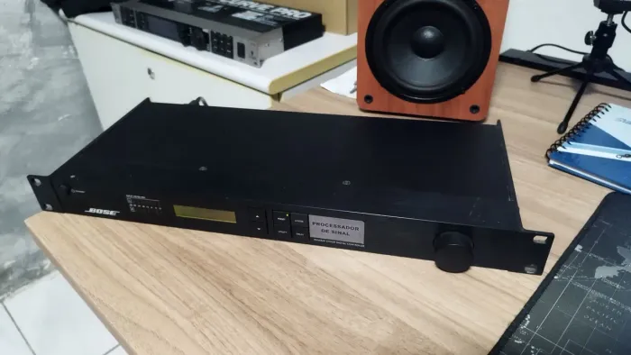 Processador de Áudio Bose Panaray System Digital Controller