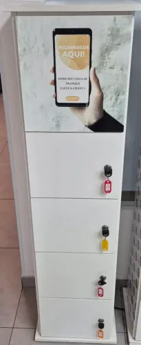 Totem Carregamento Celular com tomada