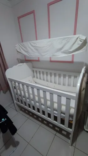 Berço bebê que vira cama de Madeira