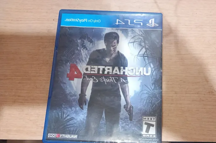CD do jogo uncharted 4 para ps4, funciona perfeitamente apenas com algumas manchas
